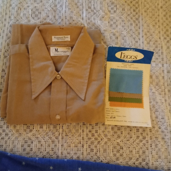 Deadstock 1960s mens small Mr leggs button up shirt. With factory cloth sample's - Picture 2 of 3